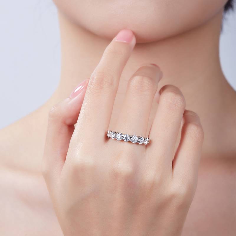 Circular S925 Silver Plated Platinum Moissanite Diamond Women's Ring 2.1 Carat D-Class